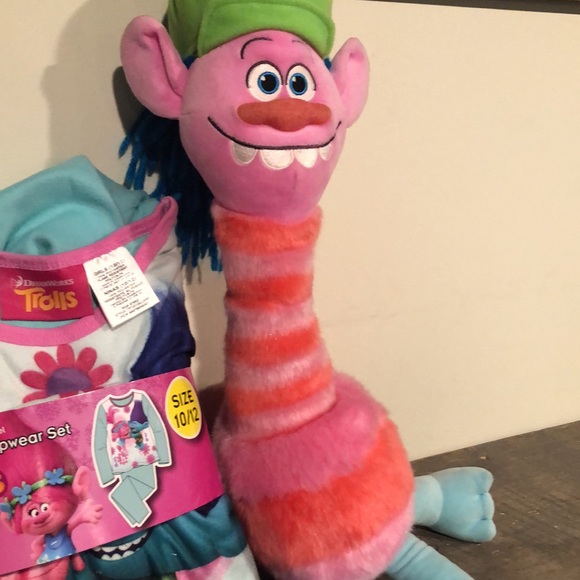 Dream Works Trolls flannel 2 piece pajama set slippers & 2 plush Trolls dolls - Picture 15 of 16